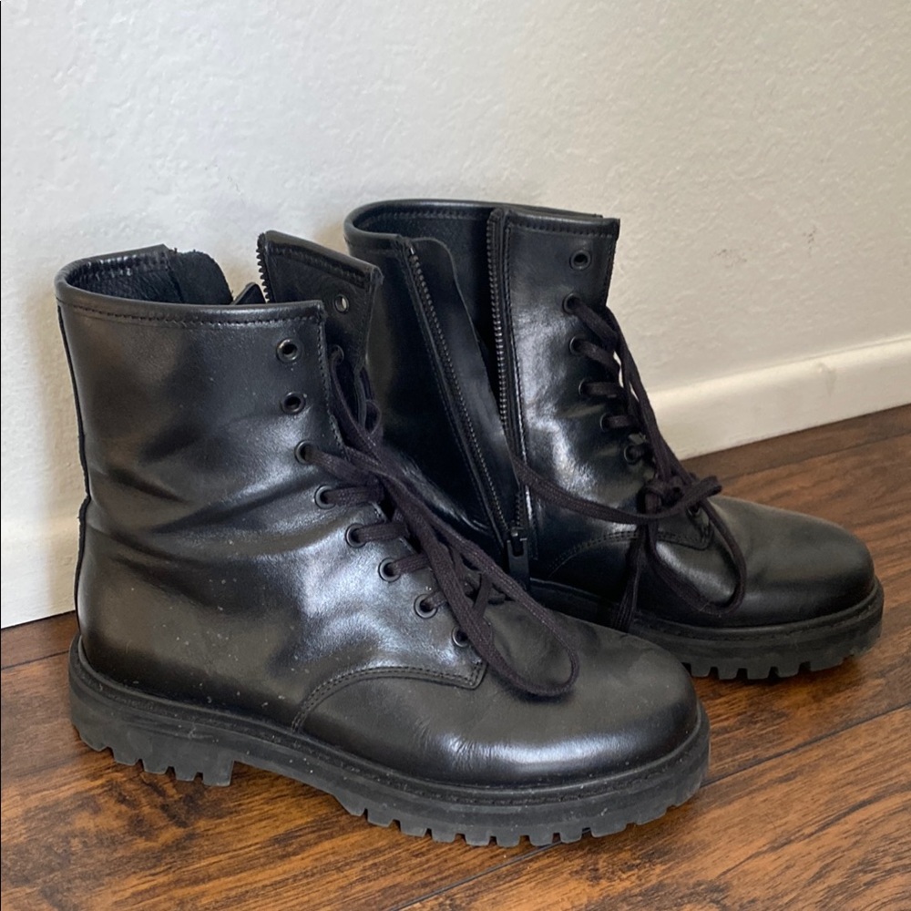 Black Leather Women’s combat boots 6.5